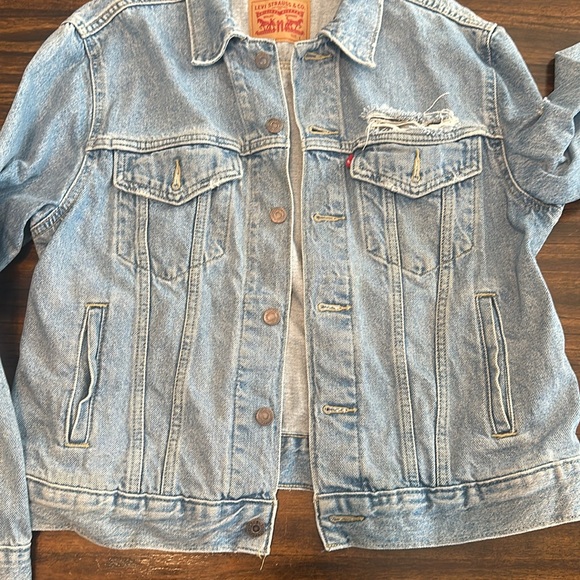 Levi’s Women’s Ex-Boyfriend Denim Trucker Jacket - Picture 5 of 6